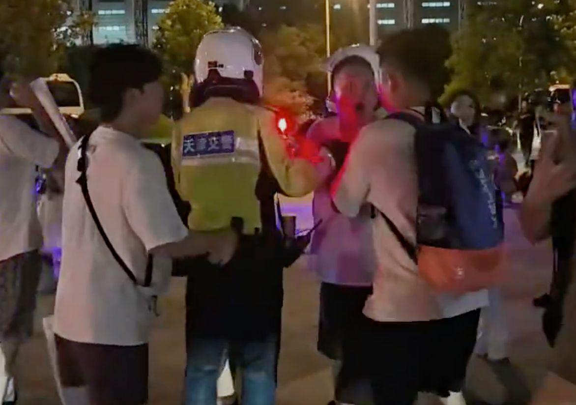 经介入的情, 天津球迷又