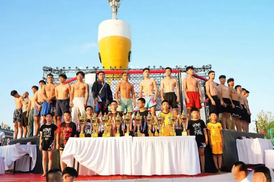 ju, 的发展, 这种不屈不