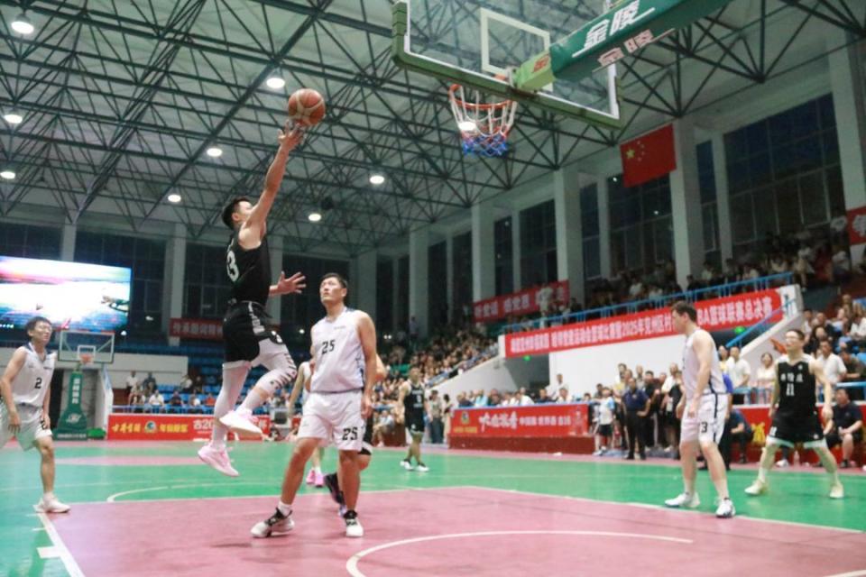 联赛总决赛, 个村, 村头球场成