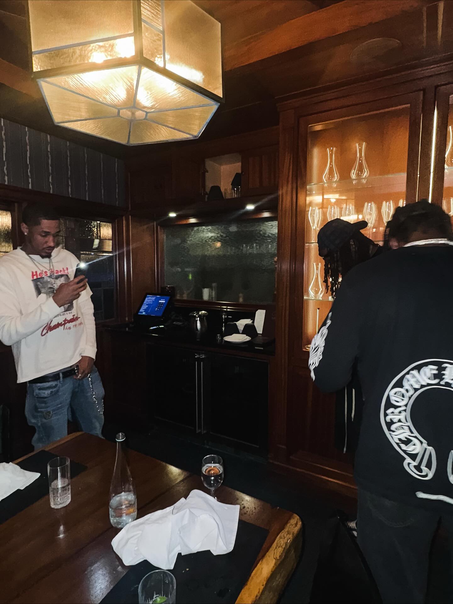 晒照并配文, 阿龙, tenan